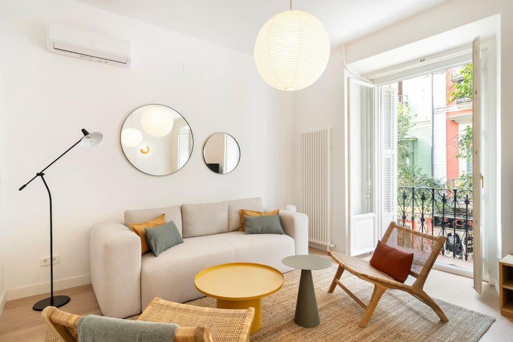 Chueca Fuencarral - 5 Bdrms 5 Baths 12 Pax Apartamento *