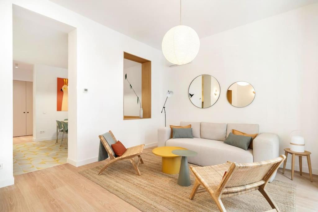 Chueca Fuencarral - 5 Bdrms 5 Baths 12 Pax * Madrid