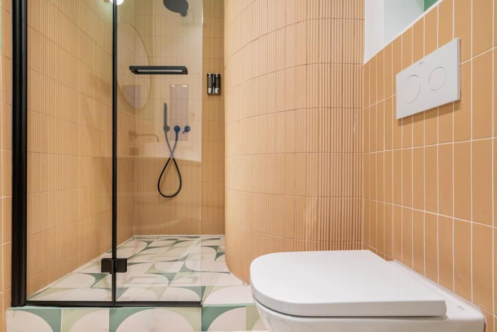 Chueca Fuencarral - 5 Bdrms 5 Baths 12 Pax * Madrid