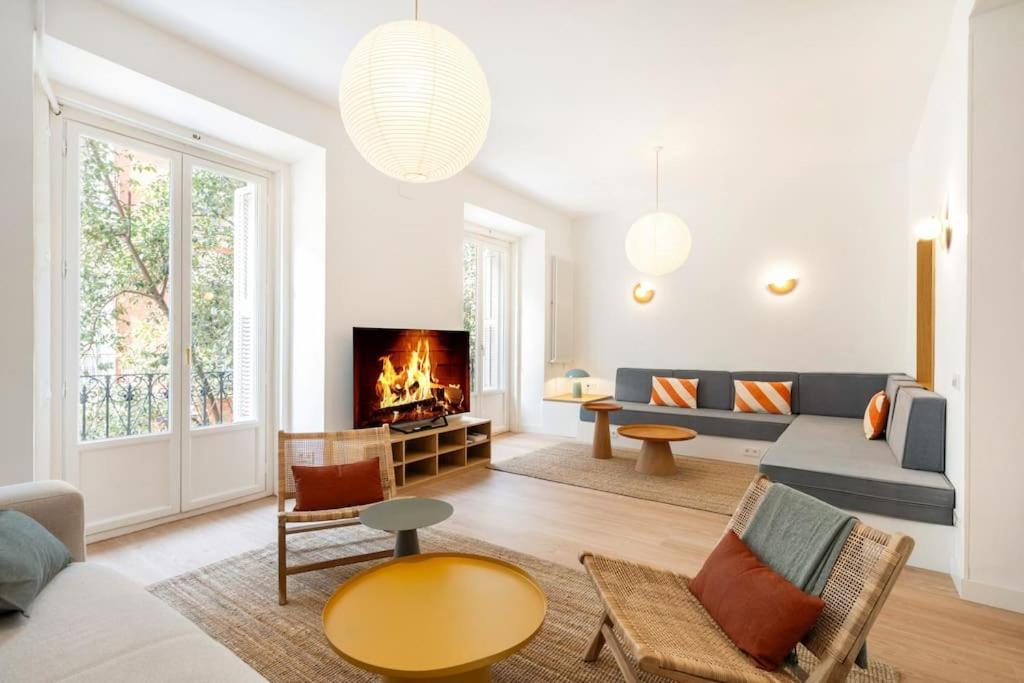 Apartamento Chueca Fuencarral - 5 Bdrms 5 Baths 12 Pax *